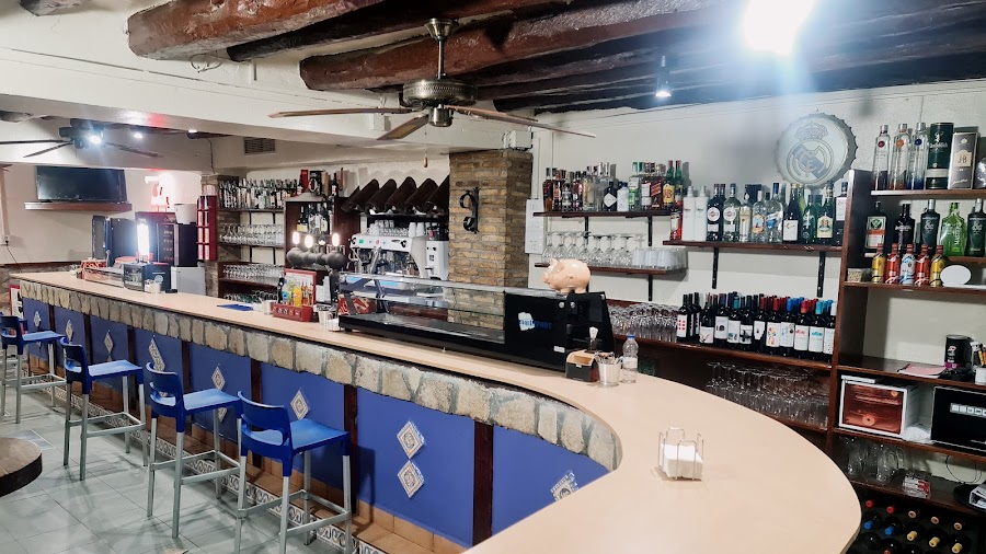 Bar Cafetería “Doble C”.