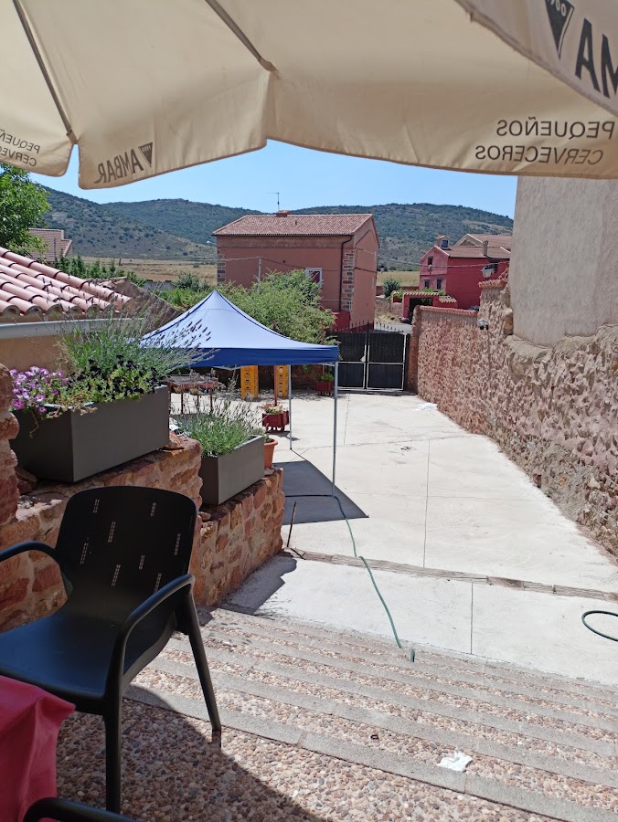 Restaurante y Apartamentos Rurales "Los Sauces"