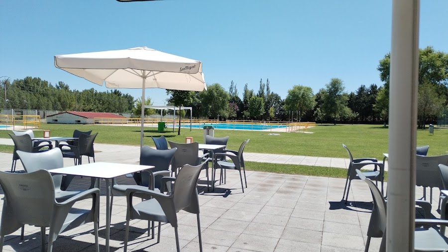 Bar Restaurante piscinas de Tardelcuende