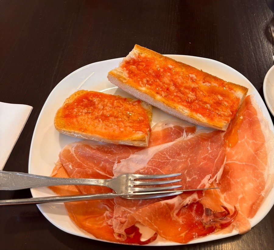 Hotel, Cafeteria ,Restaurante Giral